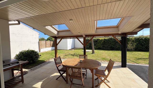 Comfortable vacation home ideally located between beach and town center