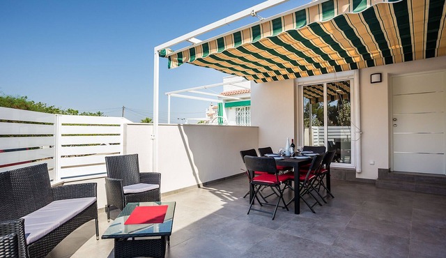 Comfortable chalet beach sea pool ideal Family