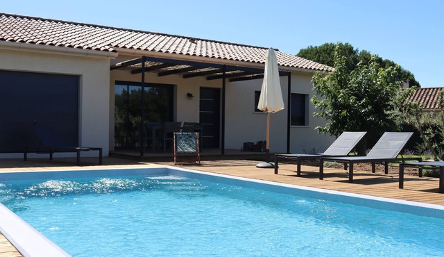 Comfortable 3-bedroom detached house with private pool