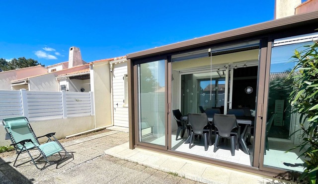 Comfortable house near beach with veranda and private parking