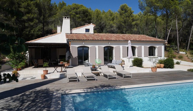 Comfortable house in the heart of nature, not overlooked, with private swimming pool