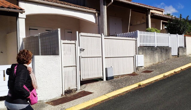 Comfortable villa in residence with swimming pool and tennis court, 600 m from the beach.