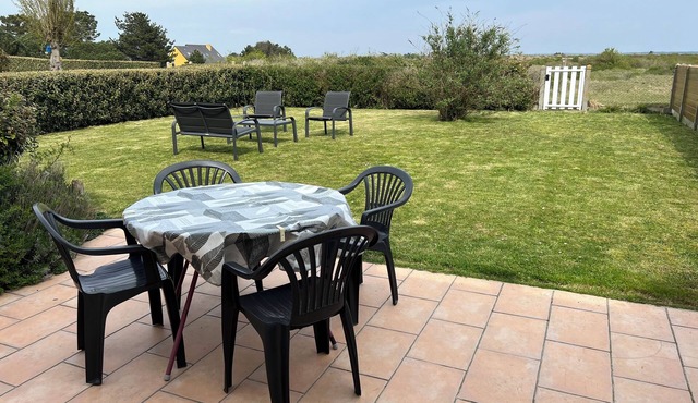 Comfortable house, 400m from the beach