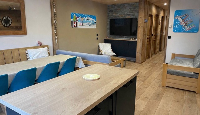 Comfortable 15-person apartment near the ski slopes. Parking lots