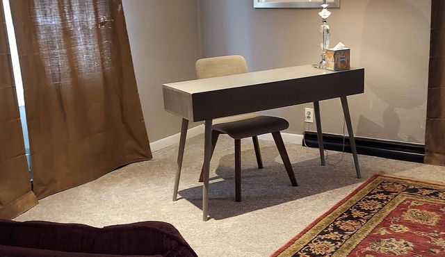 Comfortable 1 Bedroom Apartment in Heart of Central City