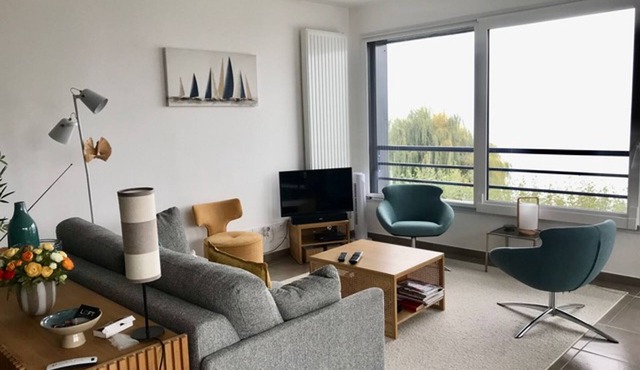 Comfortable 1-bedroom apartment near beach and lake with garage