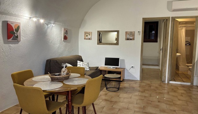 Comfortable 1-bedroom apartment on ground floor.