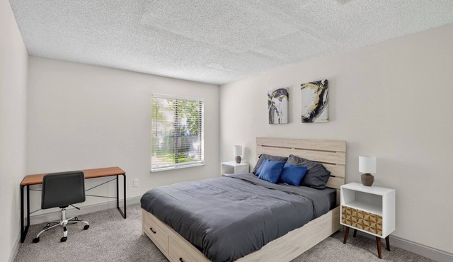 Comfortable 1-bedroom with cozy living