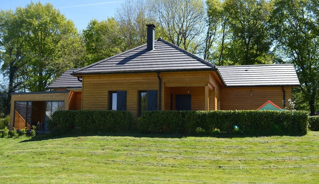 Comfortable 100m² wooden chalet with private spa