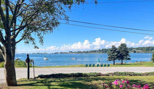 Comfortable 1BR apartment perfectly located in the heart of Bailey Island.