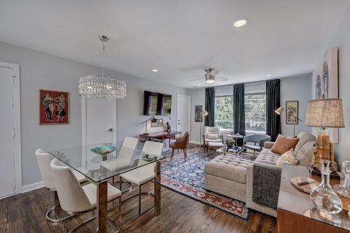 Comfortable 1BR Myers Park Oasis