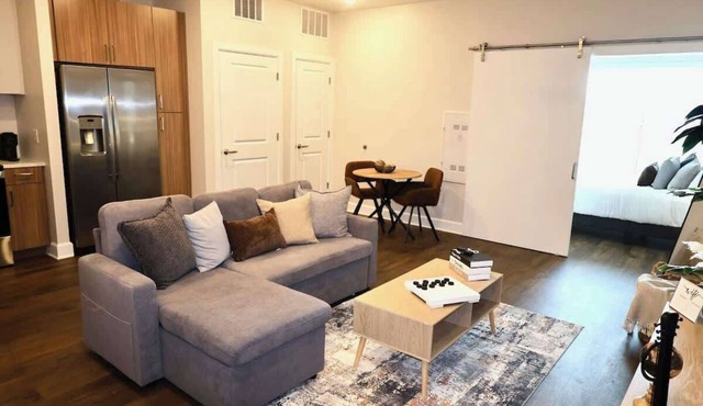 Comfortable 1BR near The Gulch w/gym