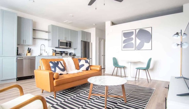 Comfortable 1BR Suite w Pool, Parking, Gym 08