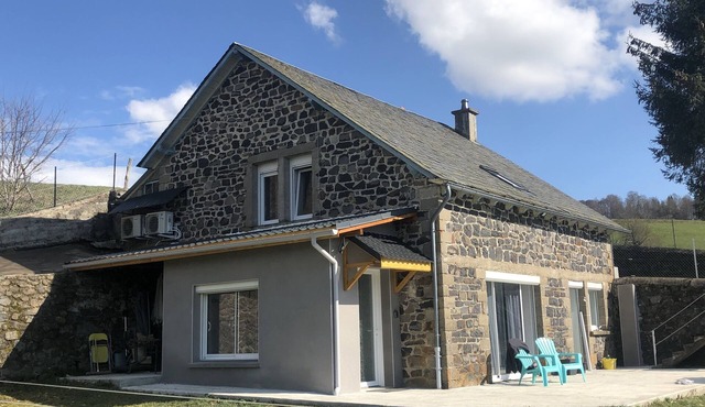 Comfortable 2-4 person gîte in Auvergne