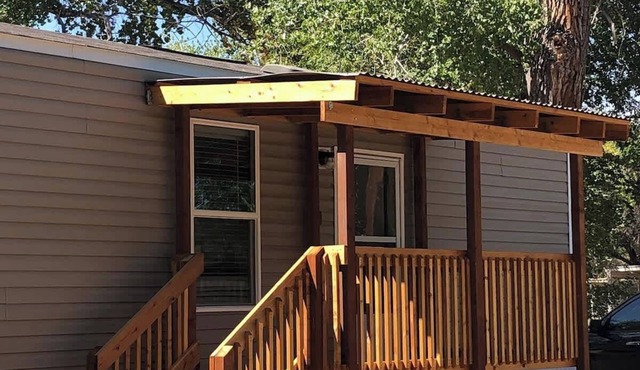 Comfortable 2 bed 1 bath house with Starlink.