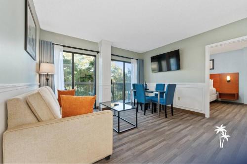 Comfortable 2 Bed 2 Bath Condo with Garden View Balcony 7 Min to Universal