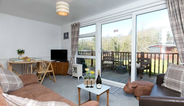 Comfortable 2 Bed Riverside Chalet near Snowdonia - Pass the Keys