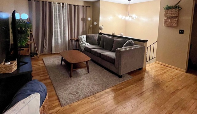 Comfortable 2 bedroom house near Great Lakes Navy Base ideal for families