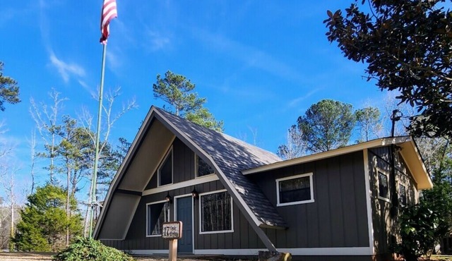 Comfortable 2 Bedroom Cabin - 3 min to Roosevelt State Park. WIFI & Self Checkin