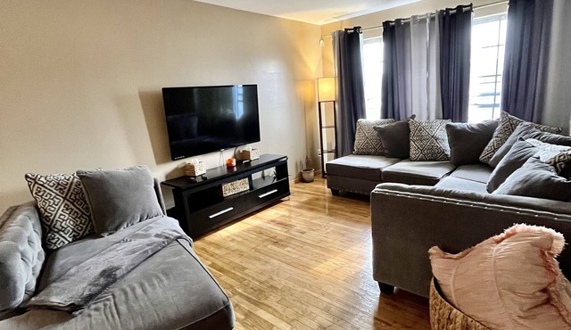 Comfortable 2 bedroom house near Great Lakes Navy Base ideal for families