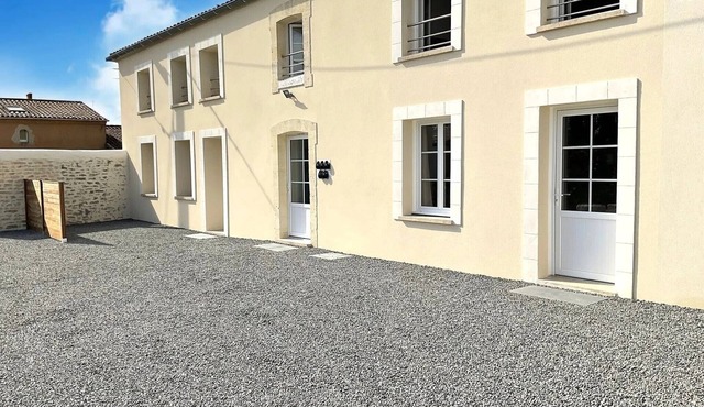 Comfortable 2-bedroom apartment near Blaye, ideal for workers/vacationers