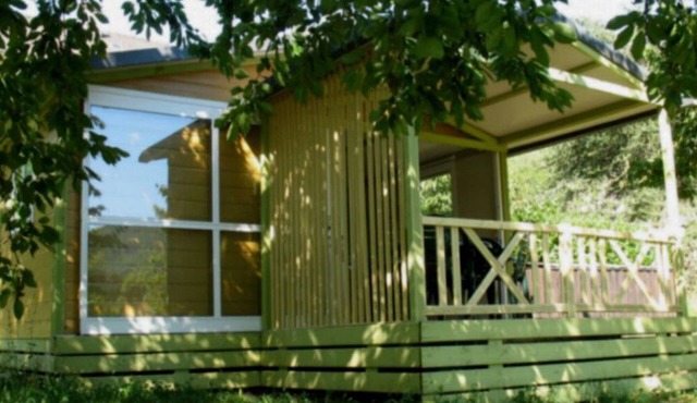Comfortable 2-Bedroom Chalet with Terrace in Vébron