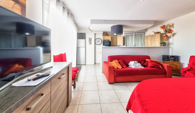 Comfortable 2-bedroom rooftop apartment with view