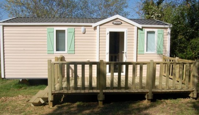 Comfortable 2-Bedroom Mobile Home with Terrace