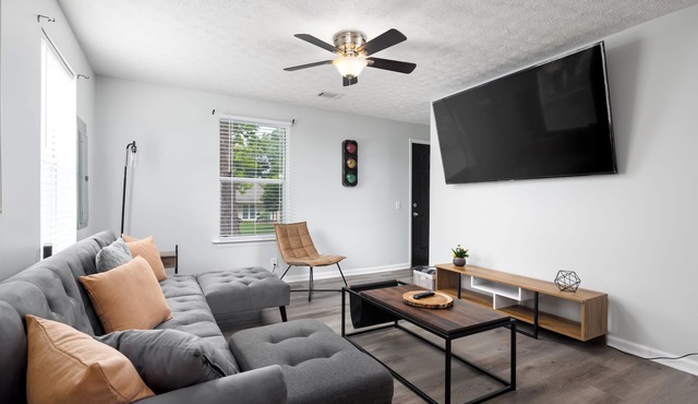 Comfortable 2 Bedroom Ft Moore Retreat that's less than 5 min from Starbucks n