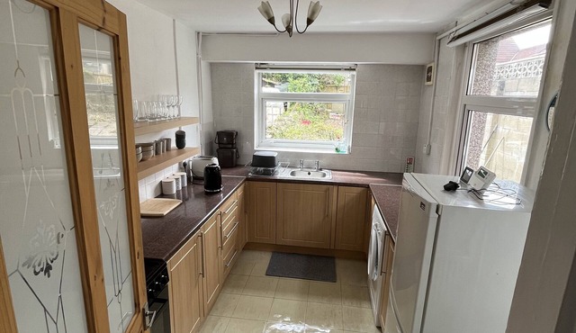 Comfortable 2 double bed in Canton, Cardiff