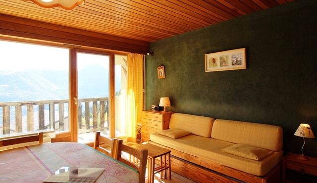 Comfortable 2-room flat at the foot of the slopes with balcony and free parking