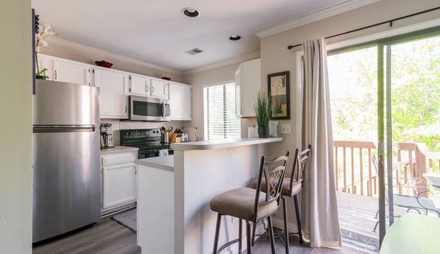 Comfortable 2bd 1.5ba Townhome on Golf Course. 2 Queen beds and a sleeper sofa.