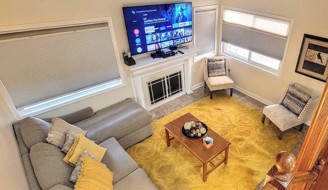 Comfortable 2BDR/2BATH TownHome near Dulles Airport, Metro, Fast Gigabit WiFi