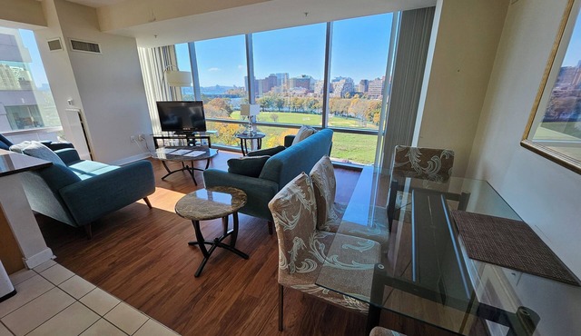 Comfortable 2BR/2BA by MGH, Ideal for Families, River Walk, Gym, Laundry in Unit