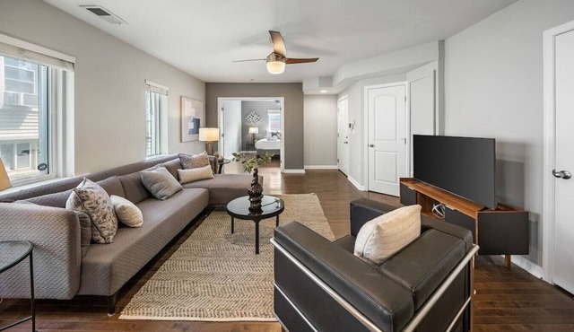 Comfortable 2BR Condo near City Center