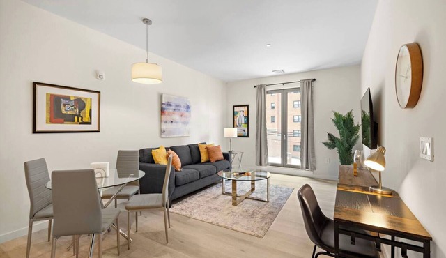 Comfortable 2BR ! Free parking ! 30 min to NYC !