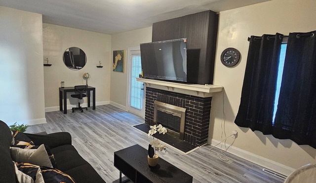 Comfortable 2BR Newell Home Close to Restaurants & Shops