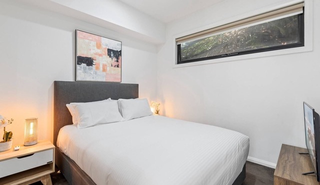 Comfortable 2BR Retreat with Balcony & Parking