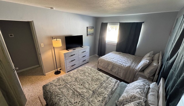 Comfortable 2BR Sarasota Home Near Downtown, Beaches & Museums