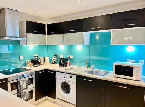 Comfortable 2BR Westminster Apartment