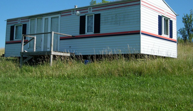 Comfortable 3 Bedroom Mobile Home in peaceful valley - bar, pool & golf course