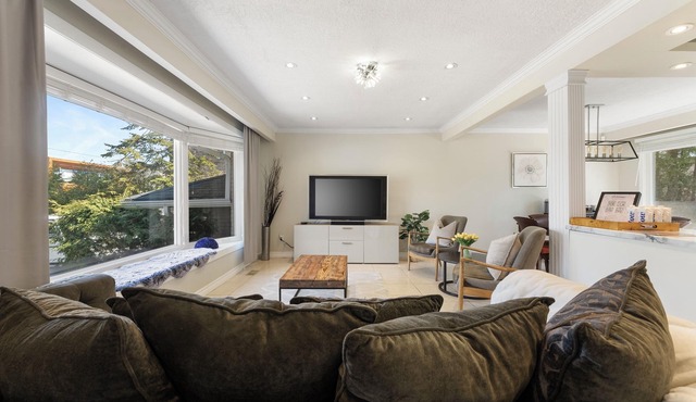 Comfortable 3 Bedroom/2 Bathroom Bungalow in heart of Richmond Hill/sleep 6