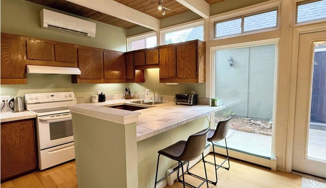 Comfortable 3-Bedroom Townhome Near CSU & Spring Creek Trail, Extended Stays