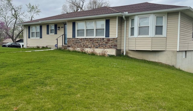 Comfortable 3 Bedroom near Martin City