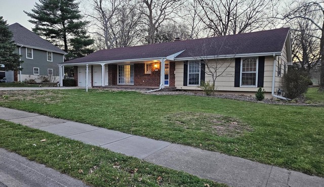 Comfortable 3-bedroom home in beautiful Kansas City with AC for FIFA World Cup.