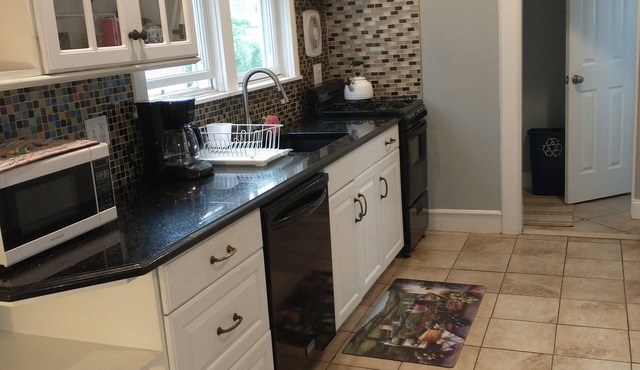 Comfortable 3 Bedroom 2 Bath House Near New York New Summer Dates Available