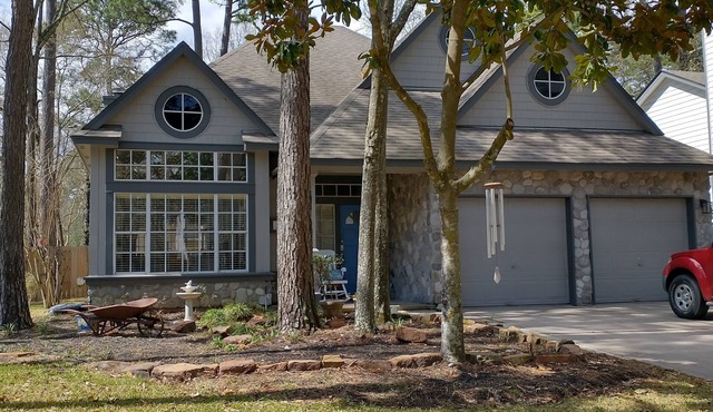 Comfortable 3 Bedroom, 2 bath home in The Woodlands, Minimum 30 Days
