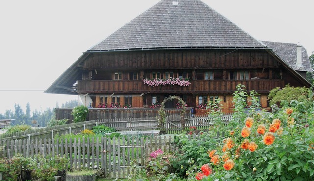 Comfortable 3 bedroom apartment with rural charm in Emmental farmhouse
