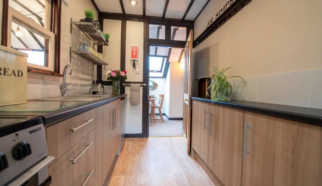 Comfortable 3 Bedroom Historic Cottage c1700