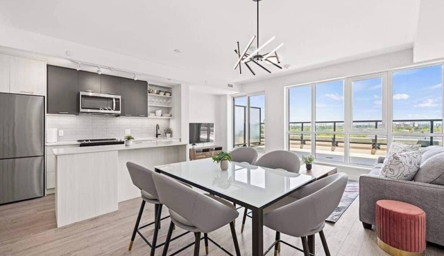 Comfortable 3 Bedroom Hotel Suite with AC in Toronto